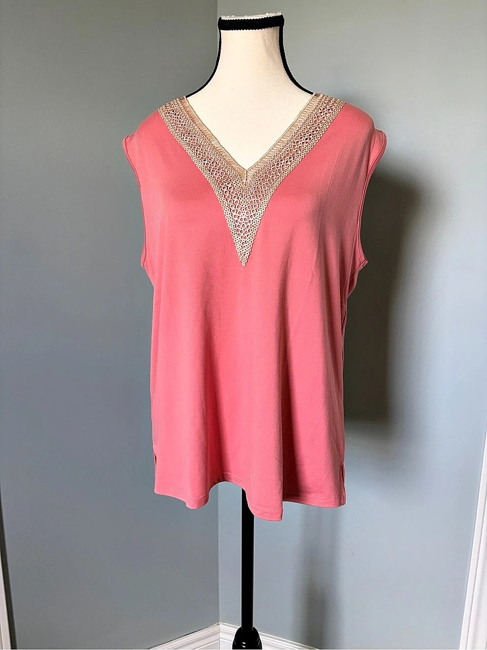 🔥🆕🔥 Ranphee Coral Sleeveless Tank Top Lace Trim V Neck Side Slits Size L NWT